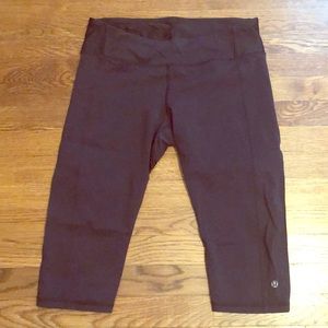 Black Lululemon crop leggings